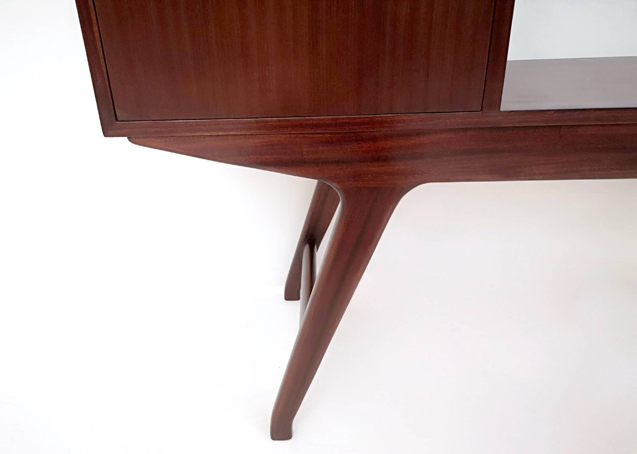 Meuble TV en hêtre de style Parisi avec intérieur en frêne