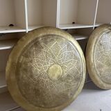 Large oriental wall lamp in hammered gold-plated perforated brass, 100 cm.