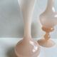 Paire de vases en opaline rose