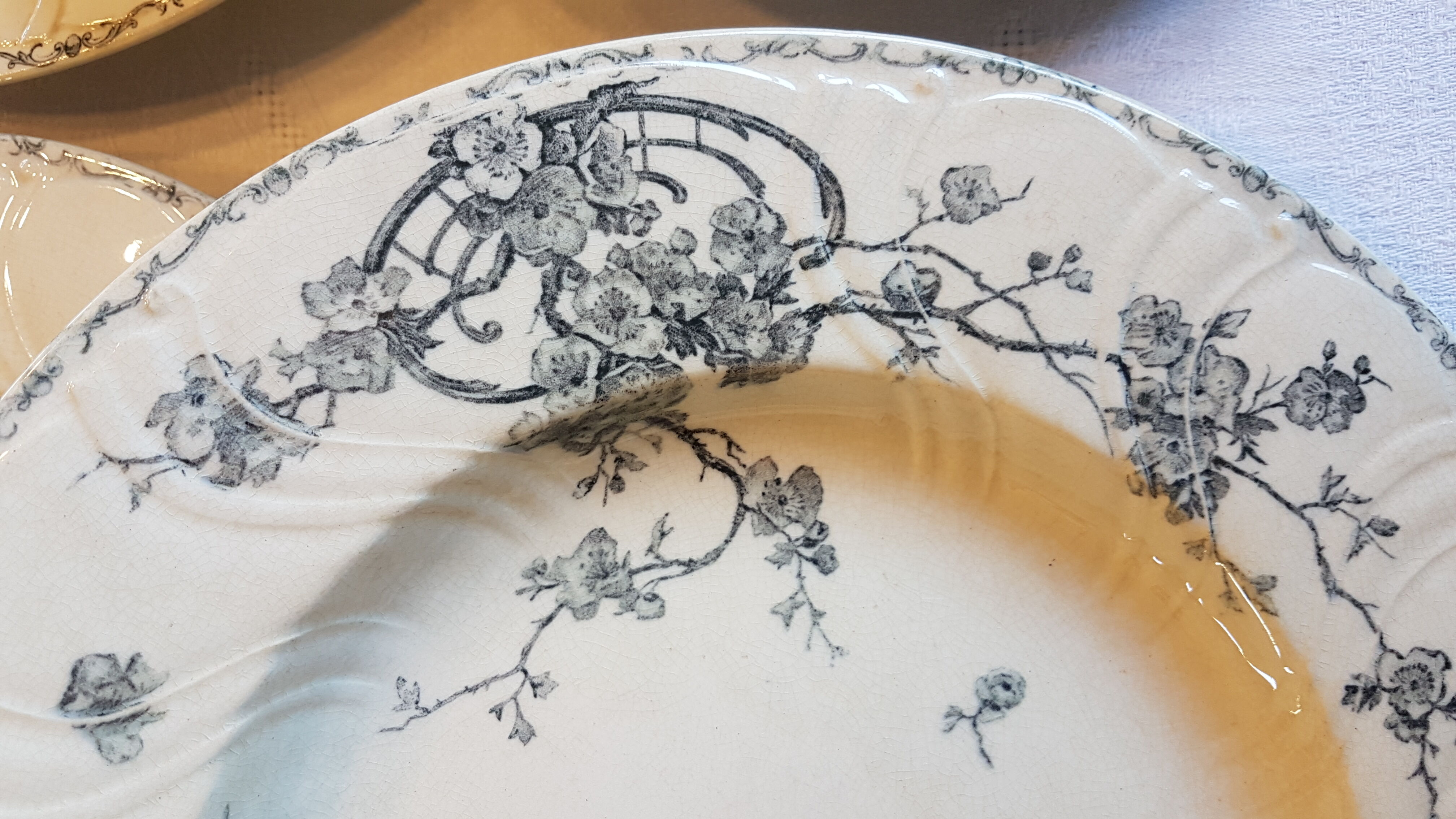 Suite of 4 plates ceramic décor of flowers