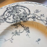 Suite de 4 assiettes en faïence à décor de fleurs