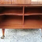 Entrance furniture with vintage wheels