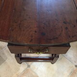 Gateleg table in cherry wood