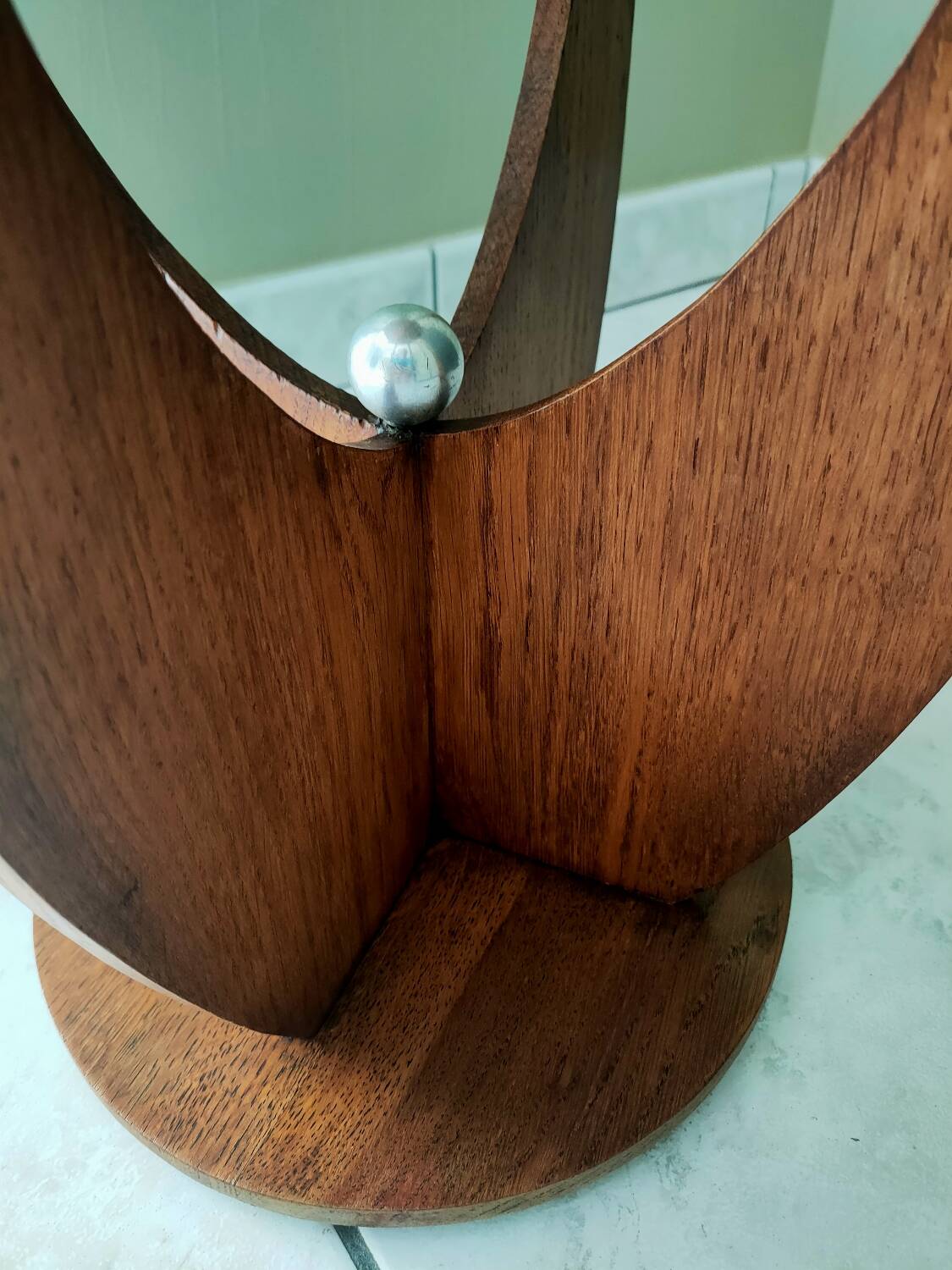 Antique Art Deco oak pedestal table