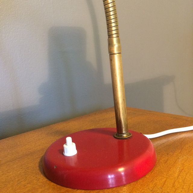 Red vintage bedside lamp in aluminum and brass - 50s