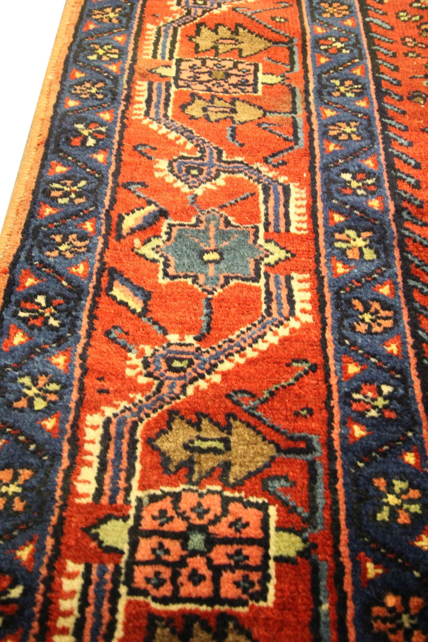 Tapis persan traditionnel noué à la main tapis de salon en laine rouge 134x136cm