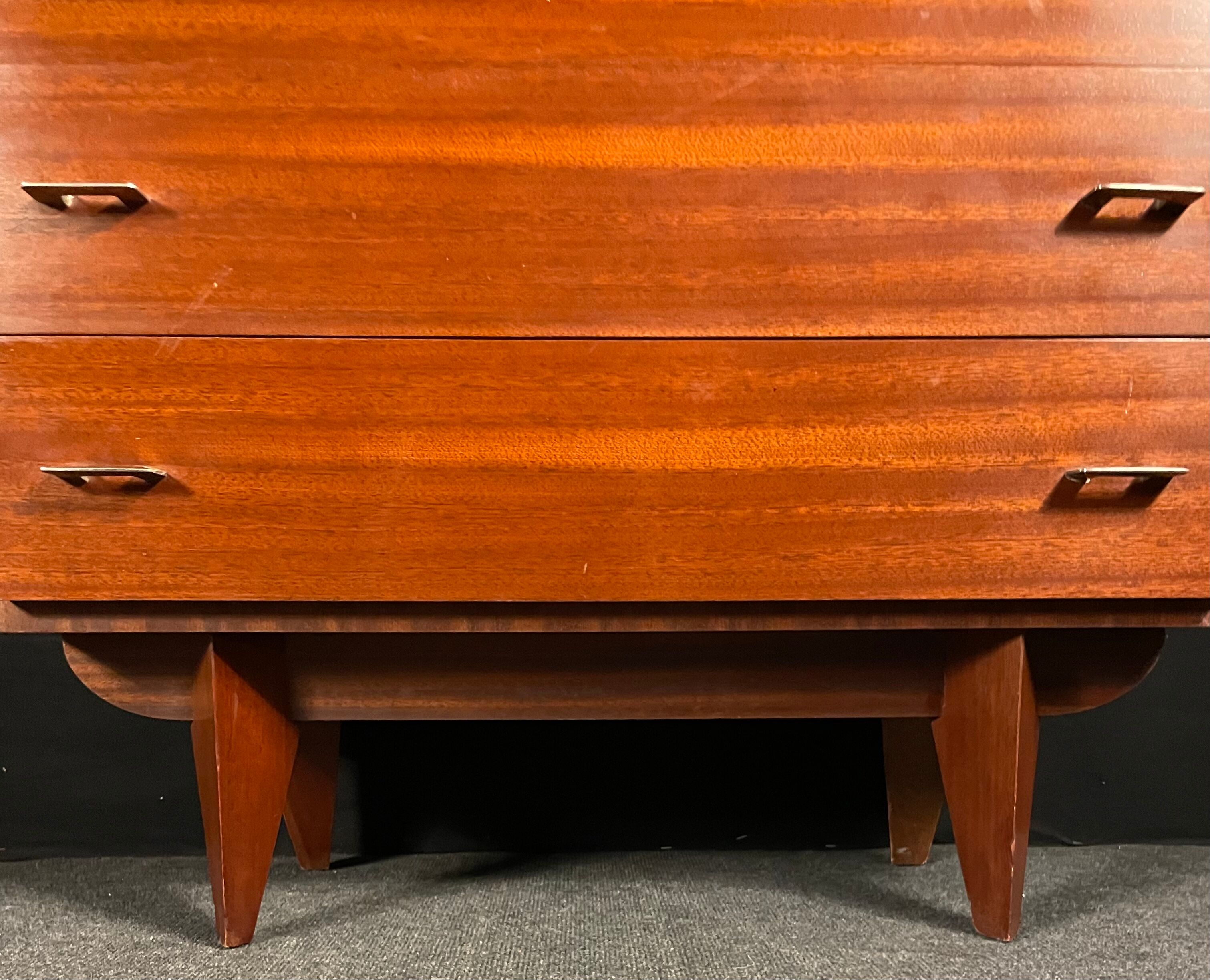 Mahogany chest of drawers