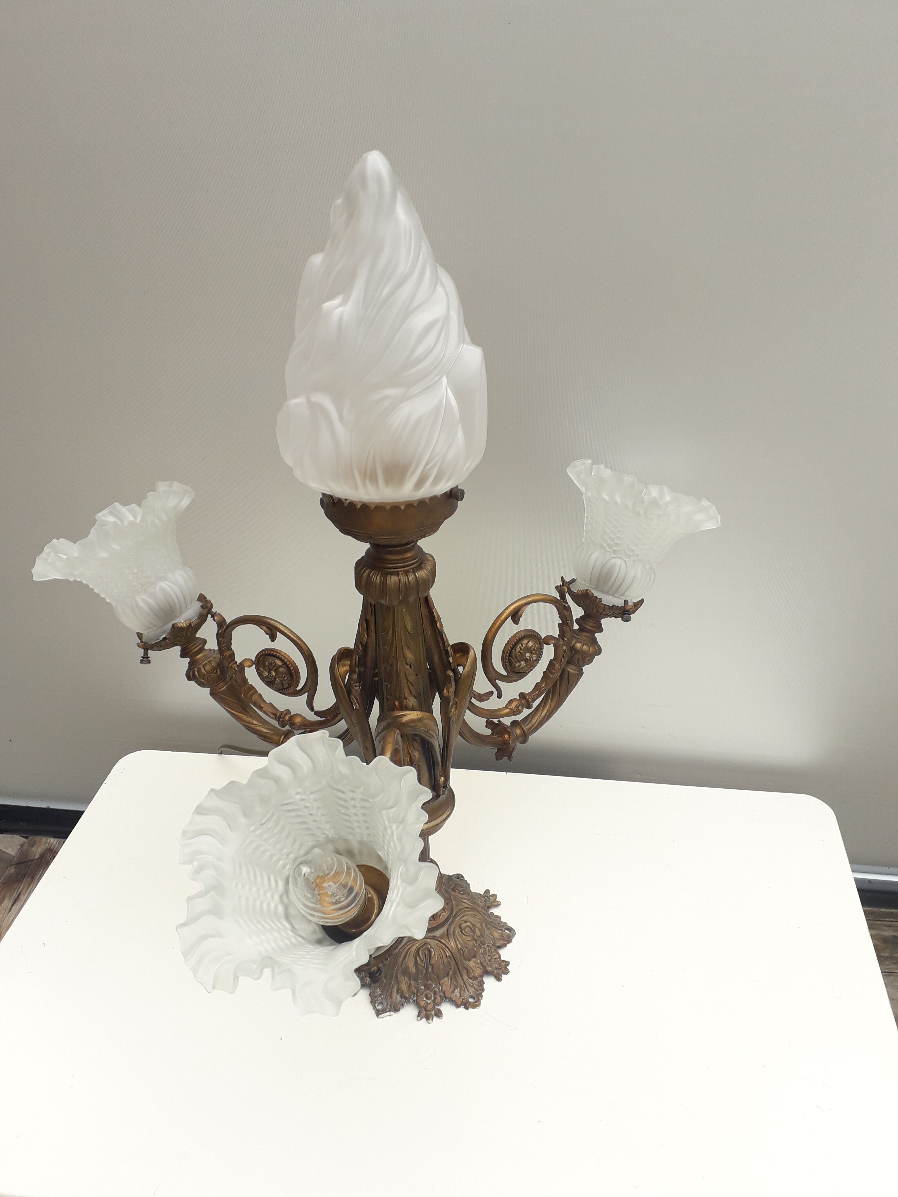 Art nouveau chandelier in bronze and pressed glass 1920