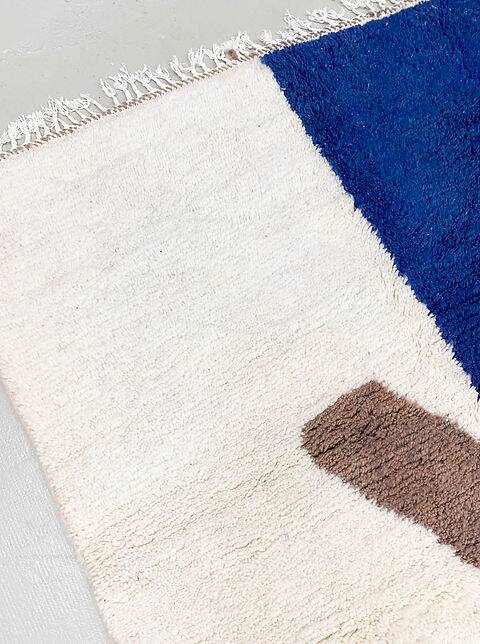 Moroccan handmade beni ouairine rug size 150 x 250 cm