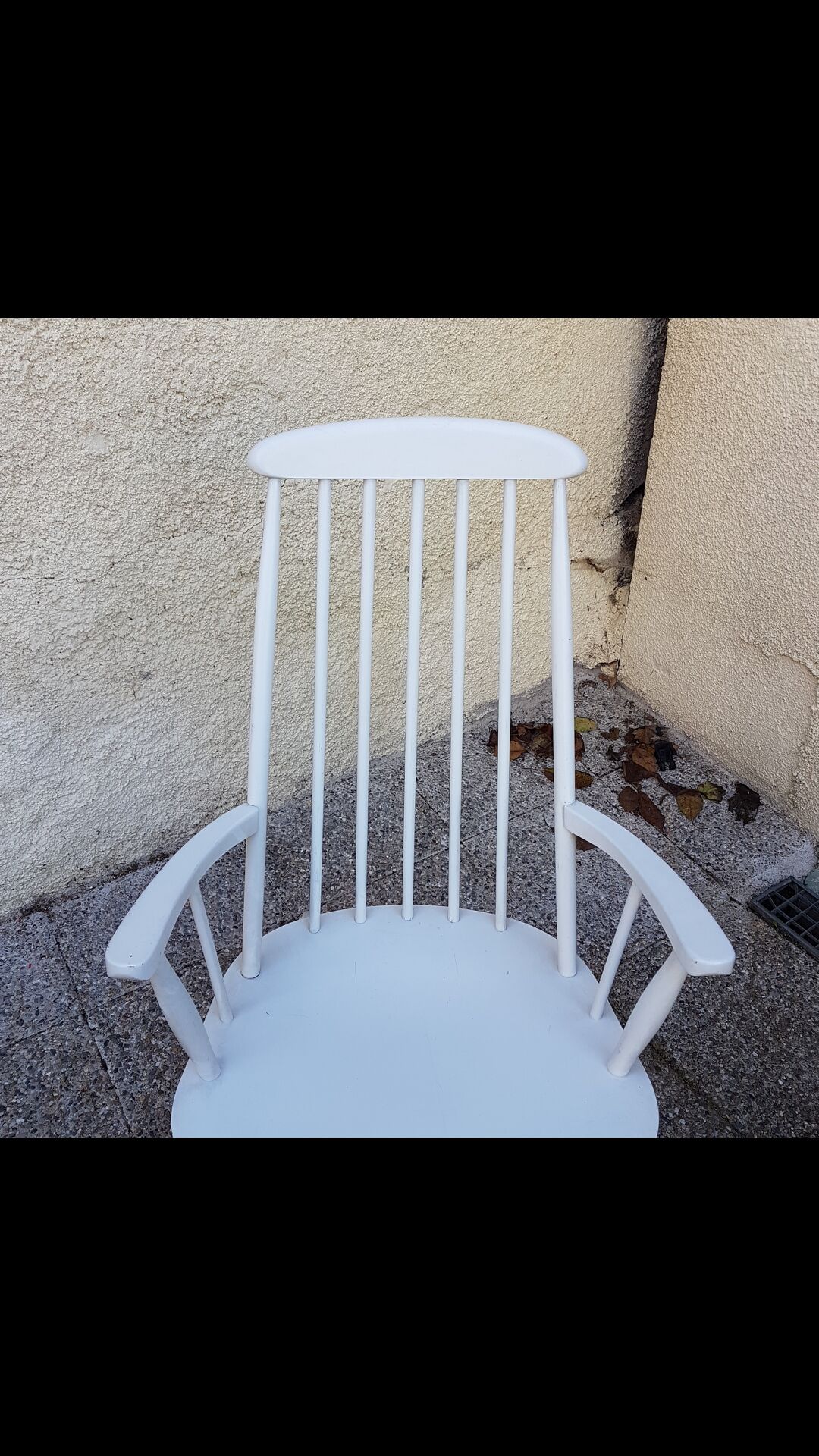 White vintage rocking-chair