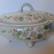 Keller and Guérin Lunéville soup tureen, Pommier model.