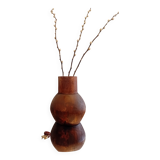 Vase en bois sculpté