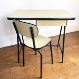 Bureau + chaise d'enfant en formica