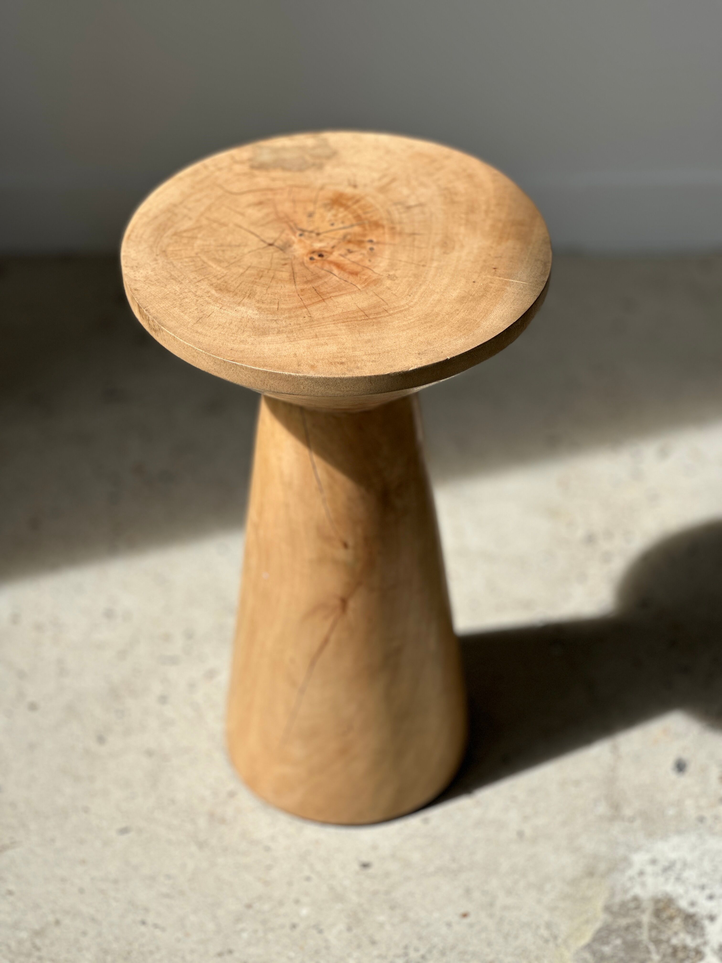 Side table, end of sofa in natural mango monoxyl conical tray H:50cm