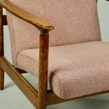 Fauteuil GFM-142 conçu par Edmund Homa des années 70, en bouclé rose - 2 pièces disponibles.