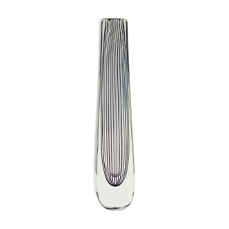 Vase scandinave en verre rayé du milieu du siècle par Vicke Lindstrand pour Kosta Suède années 1950