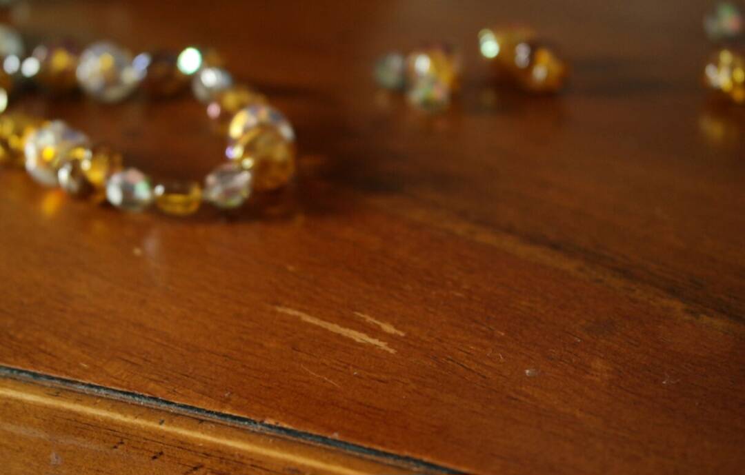 Coffin commode in walnut, Louis XV style, 20th century.
