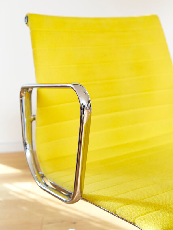 fauteuil Ea 108 De Charles & Ray Eames Pour vitra