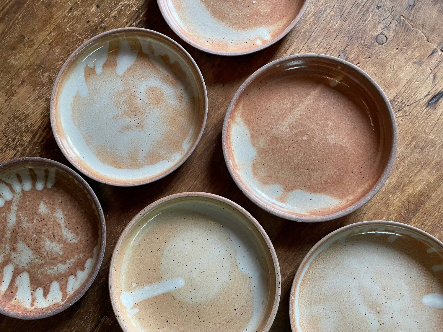 Assiettes en grès vernissé