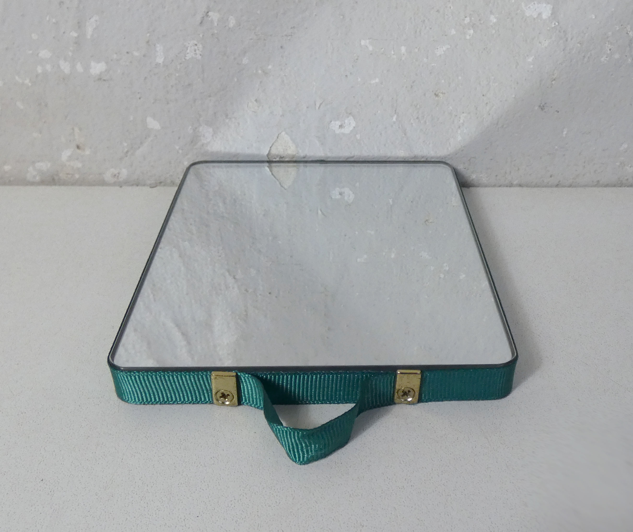 Miroir ruban vert design scandinave Inga Sempé pour Hay