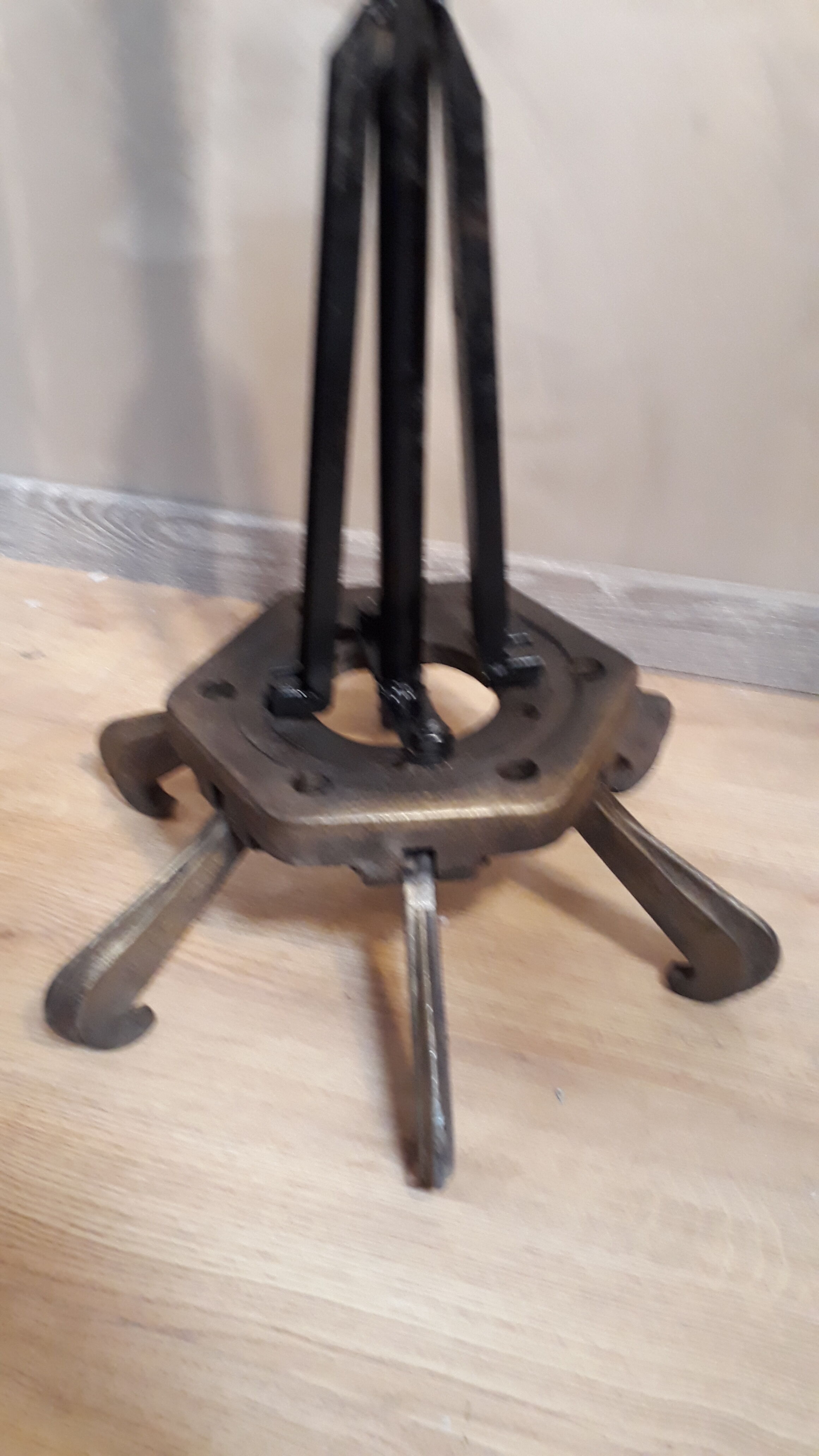 Industrial patère doorpiece