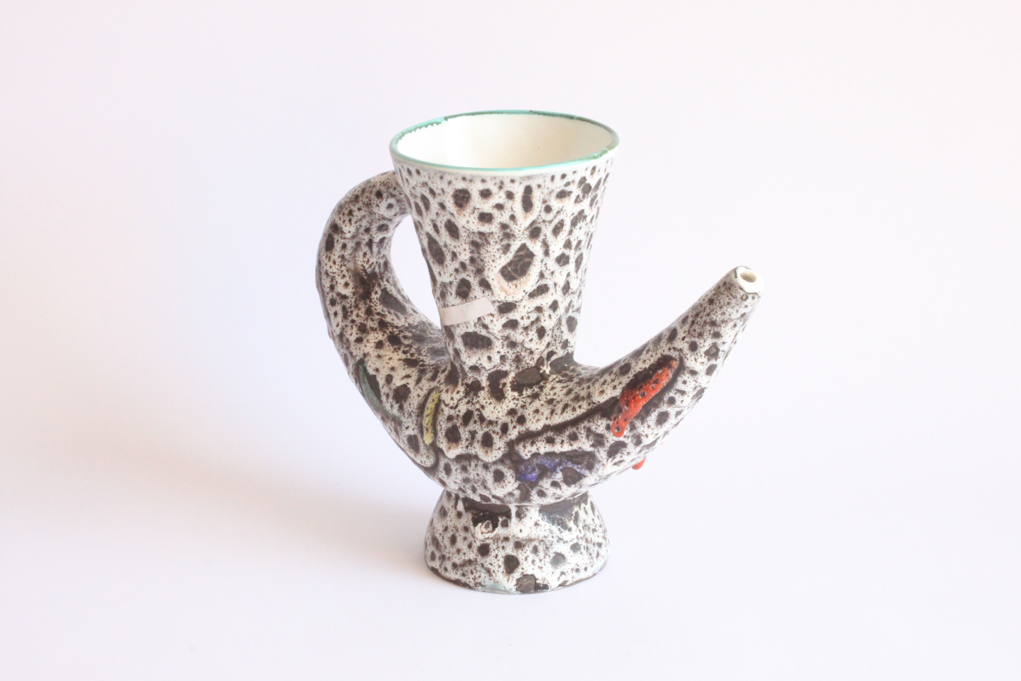 Pichet de forme organique par Marius Bessone, Vallauris années 1950.