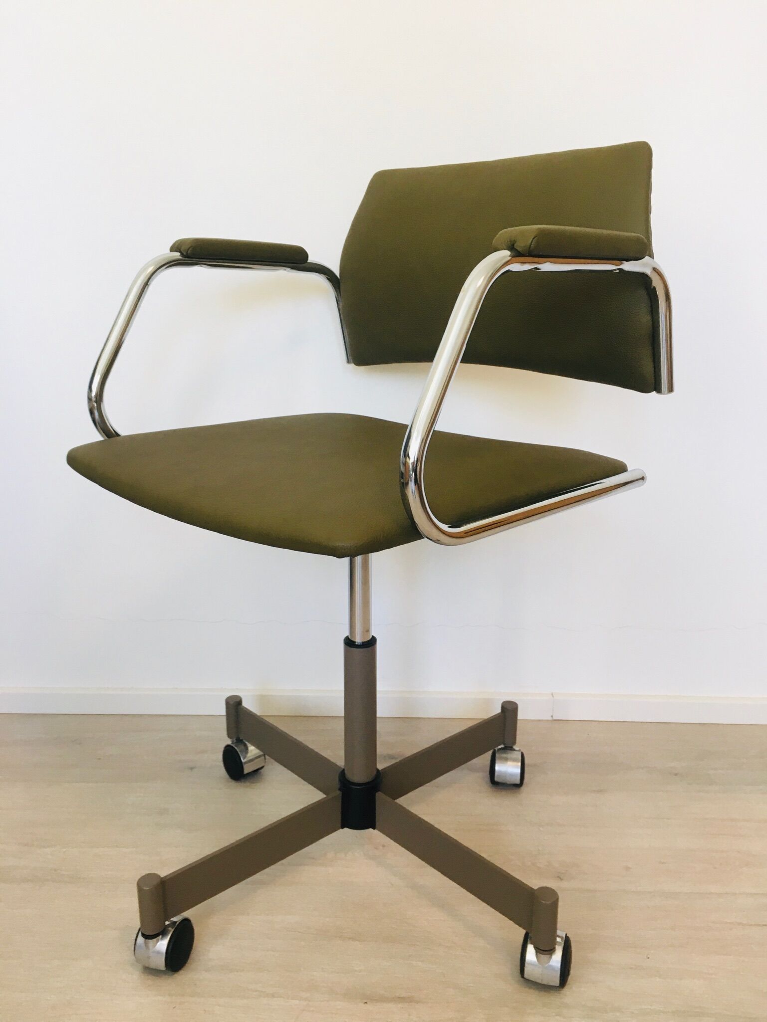Chaise de bureau Olive de Kovona, années 1970