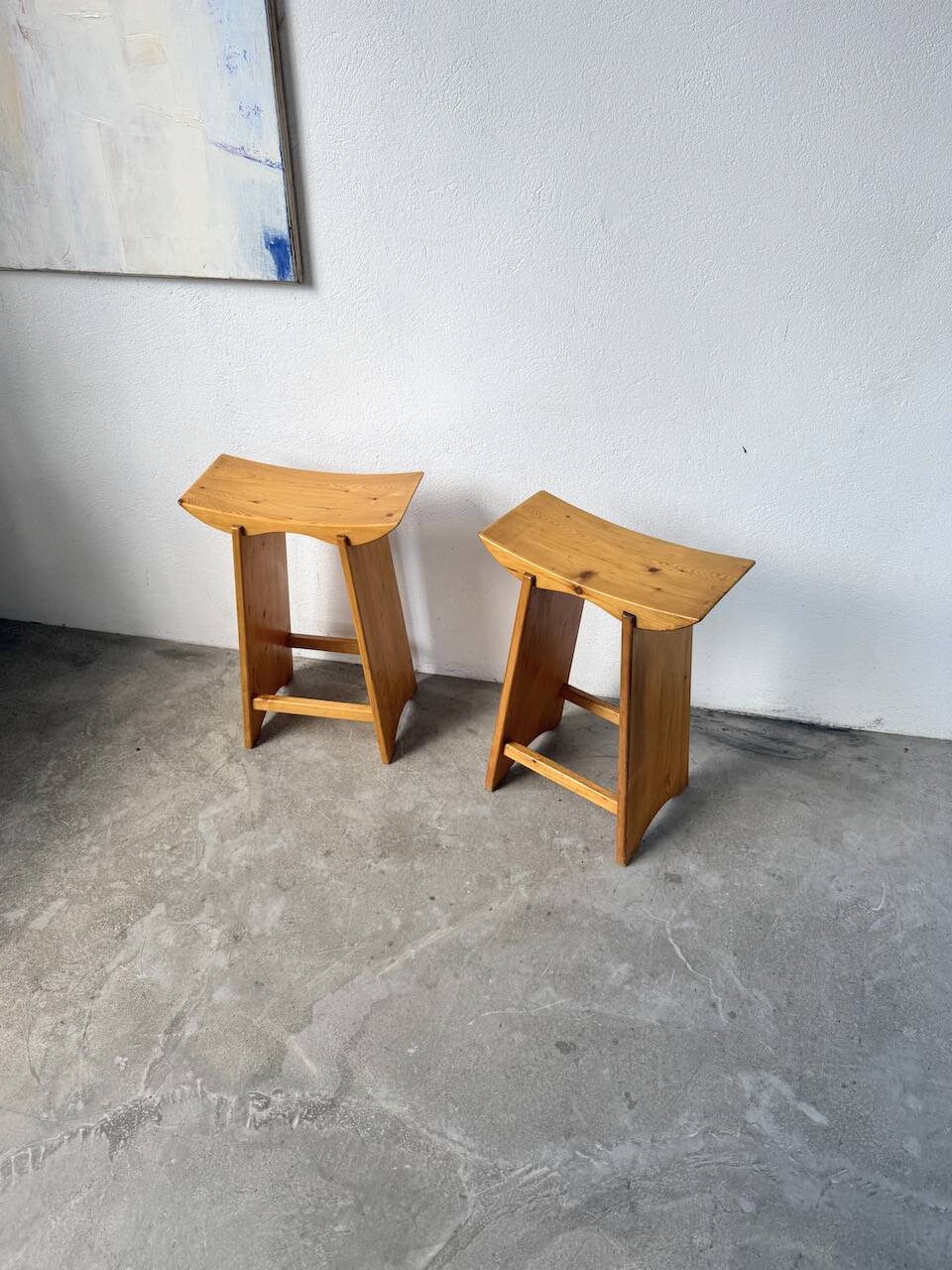 Scandinavian pine stools with Japanese inspiration.