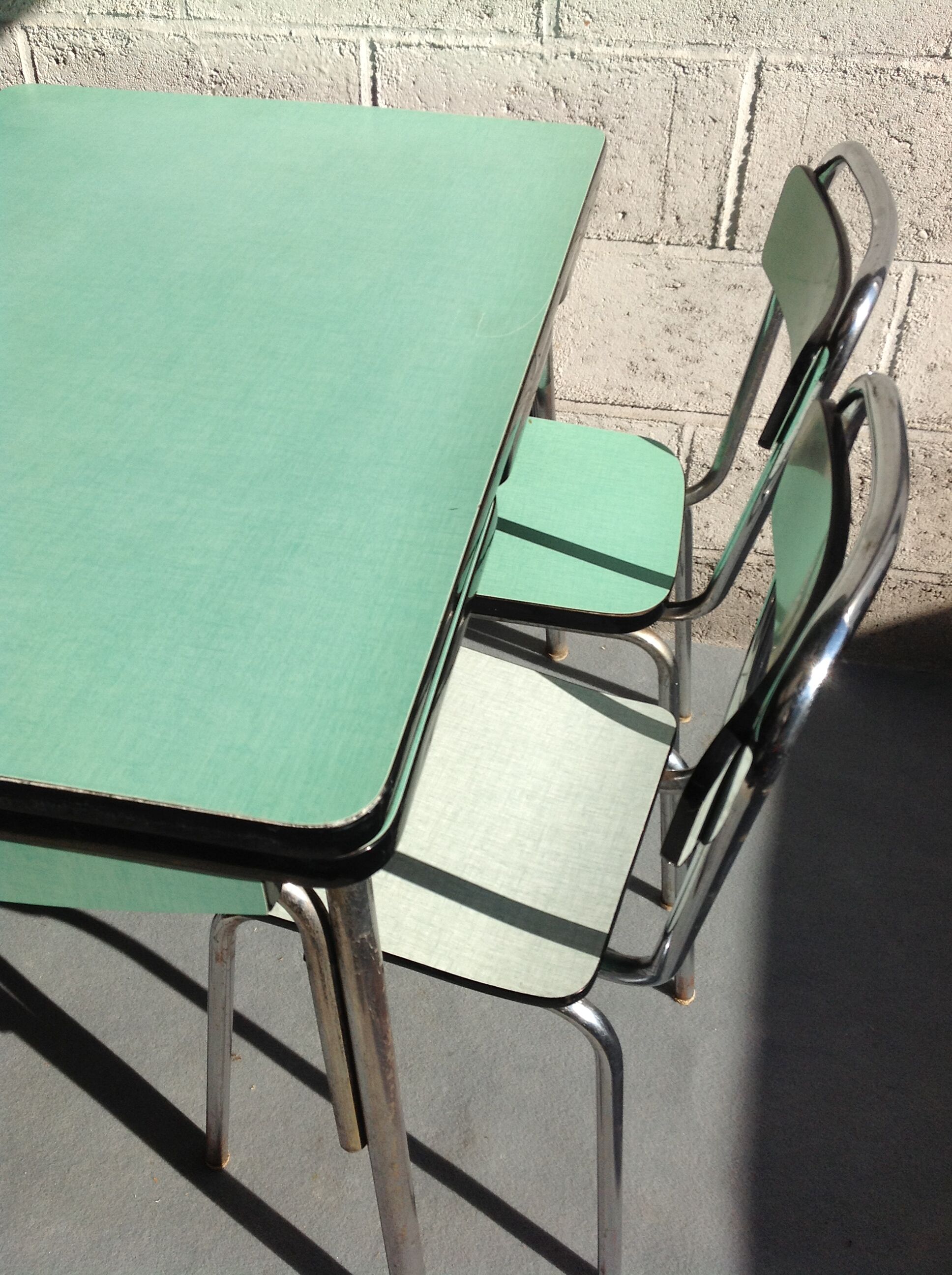 Table formica et ses 4 chaises vert menthe