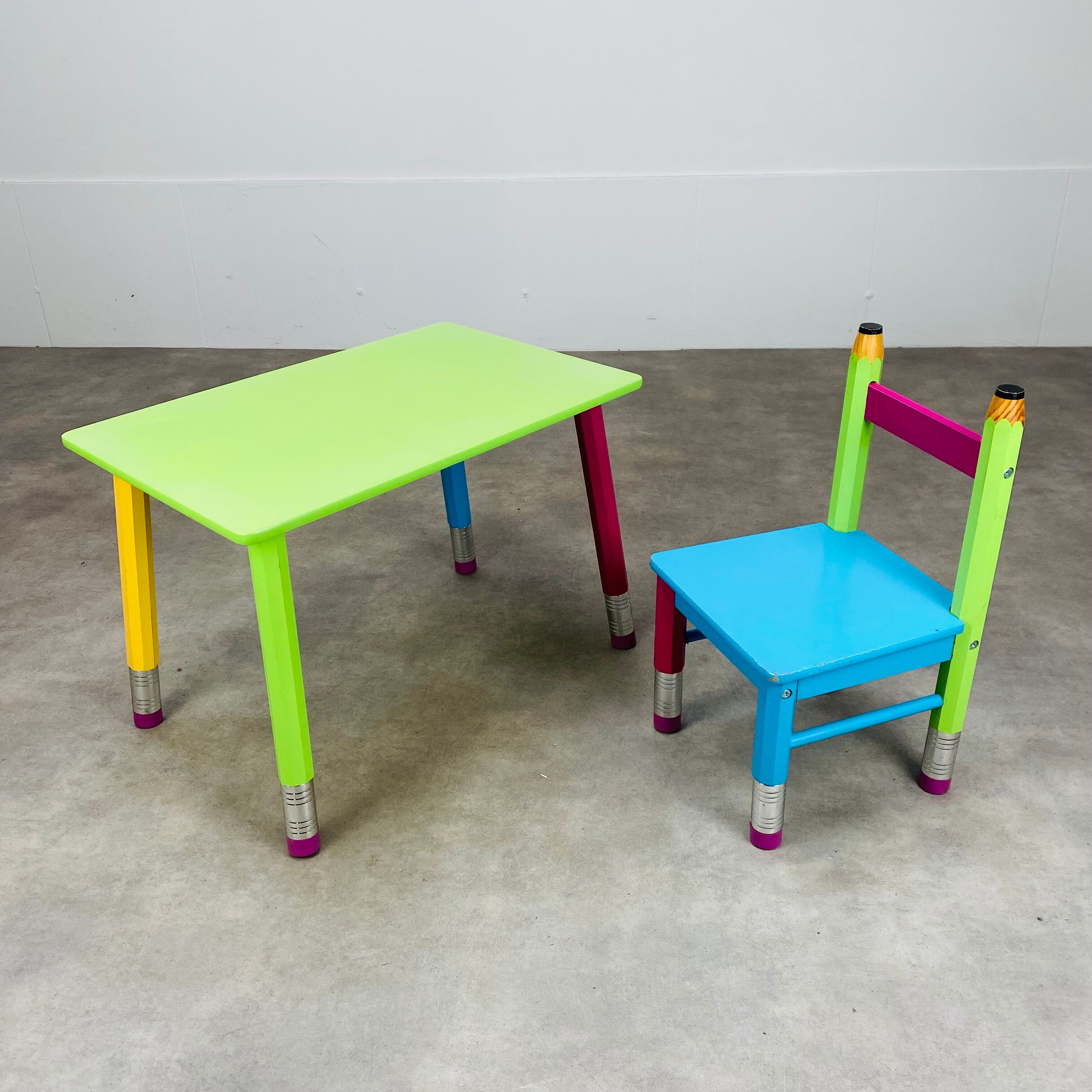 Pierre Sala desk and pencil chair for children