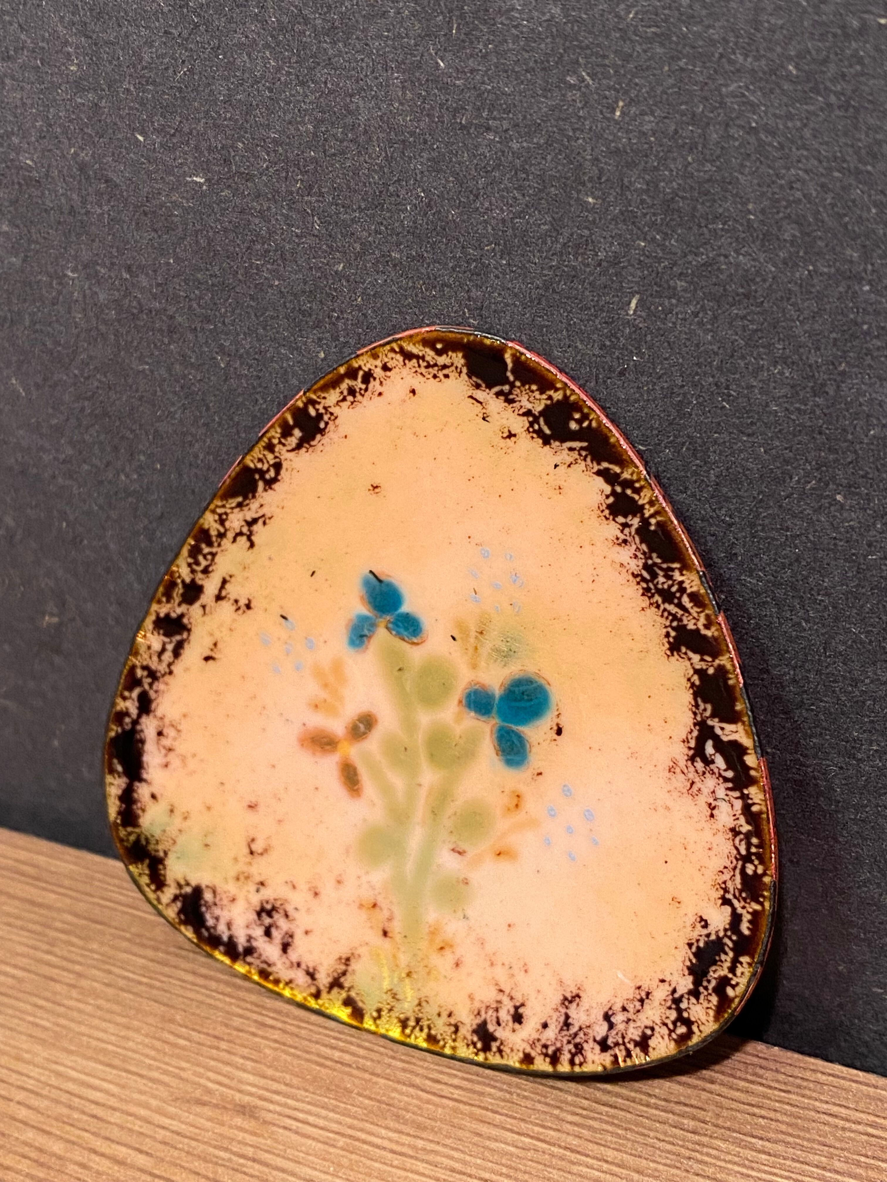 Enamelled cup, enamel on copper