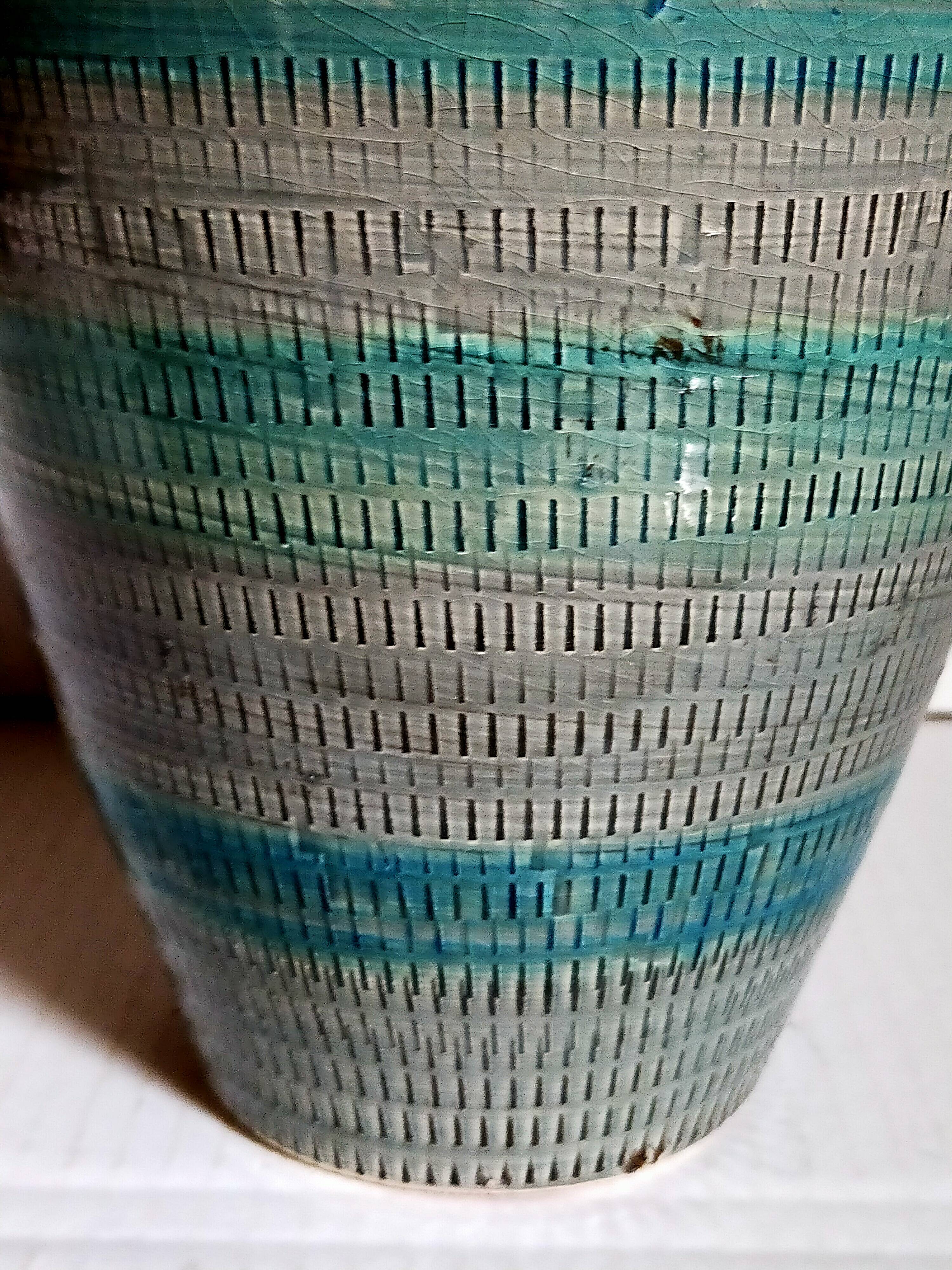 Ceramic vase scarified with gray-blue enamel