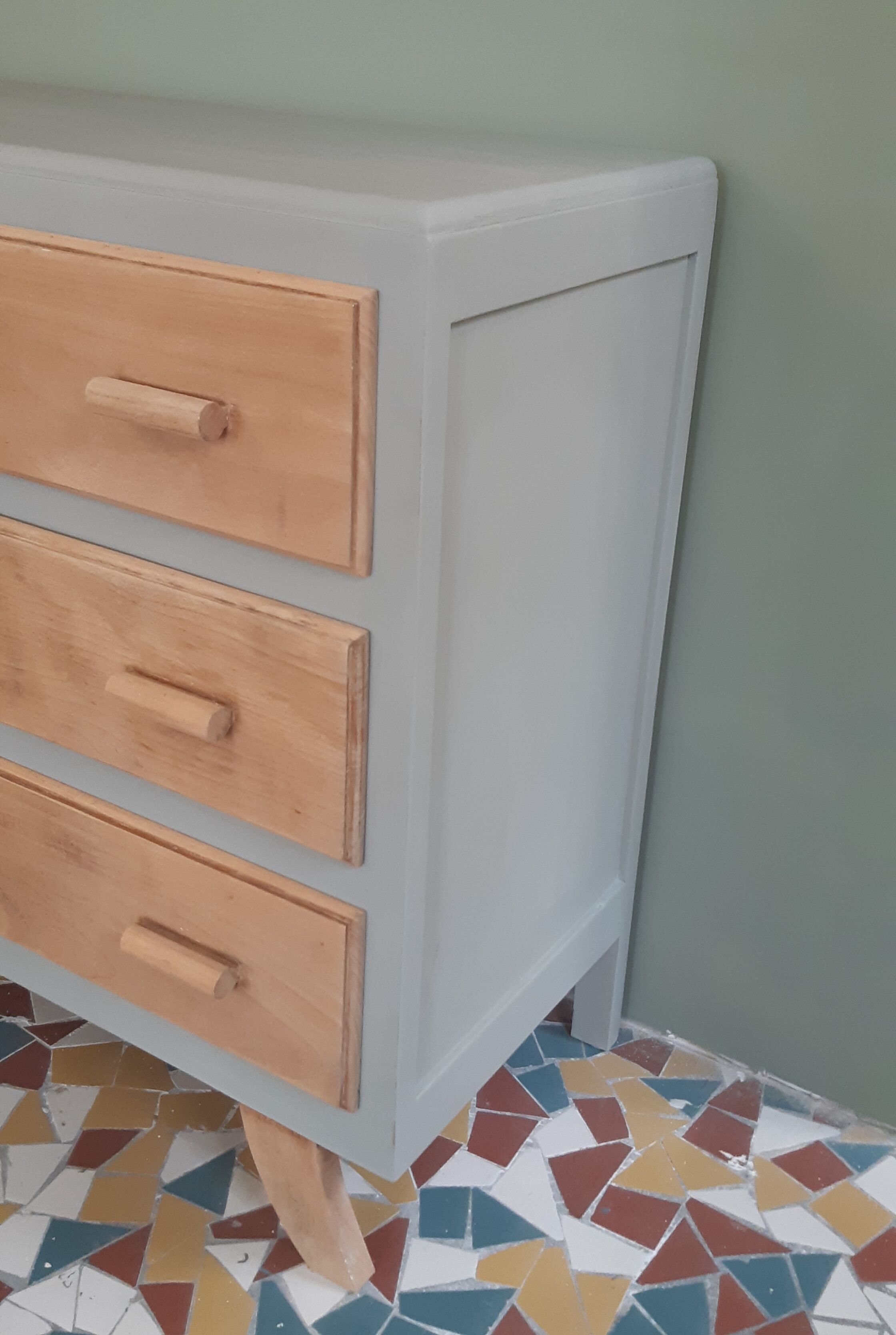 Vintage dresser revisited in grey and wood