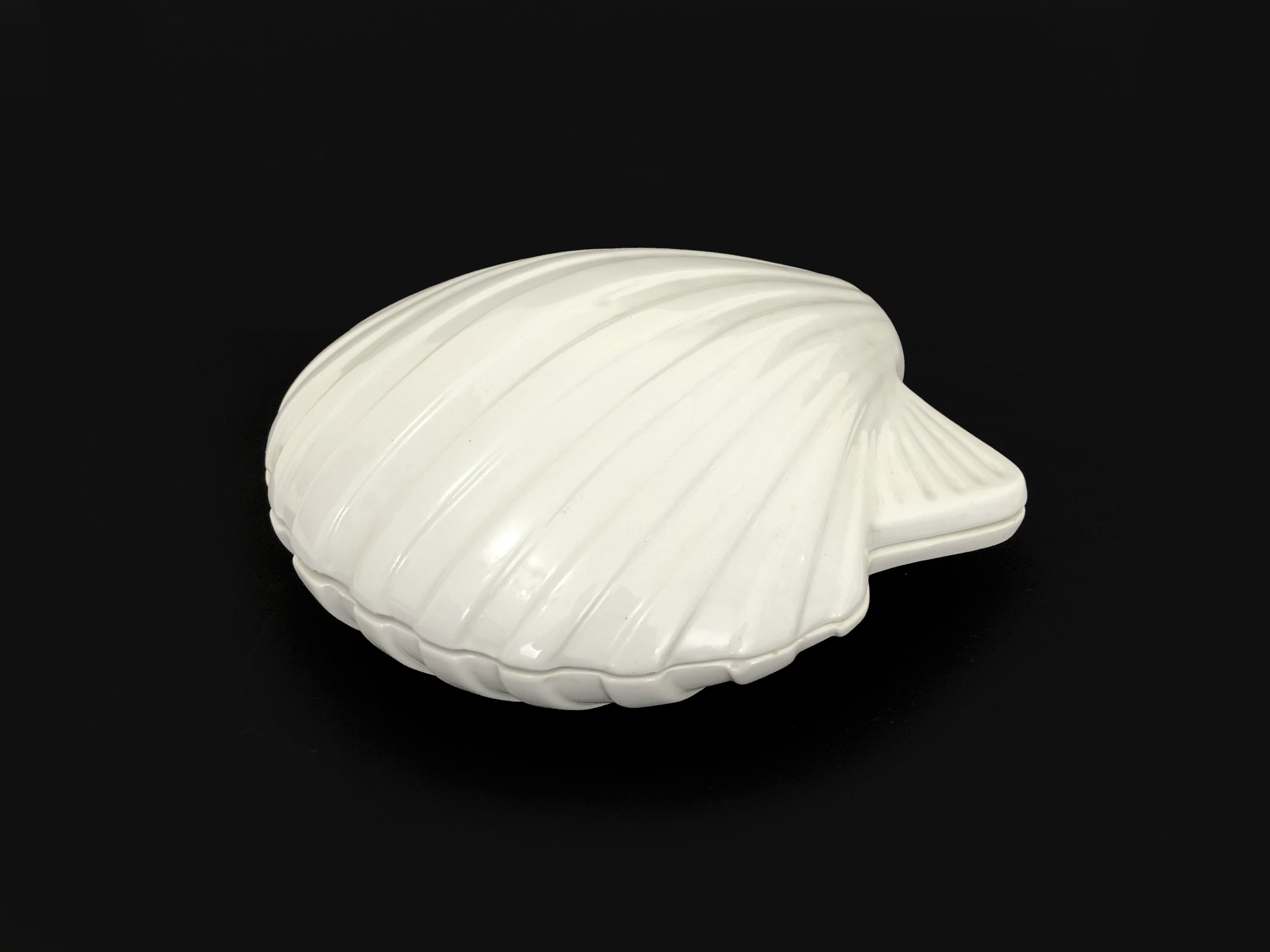 Boîte en céramique forme de coquillage par Tommaso Barbi Italie