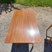 Bureau des années 50 pieds compas en hêtre blond et formica 3 tiroirs