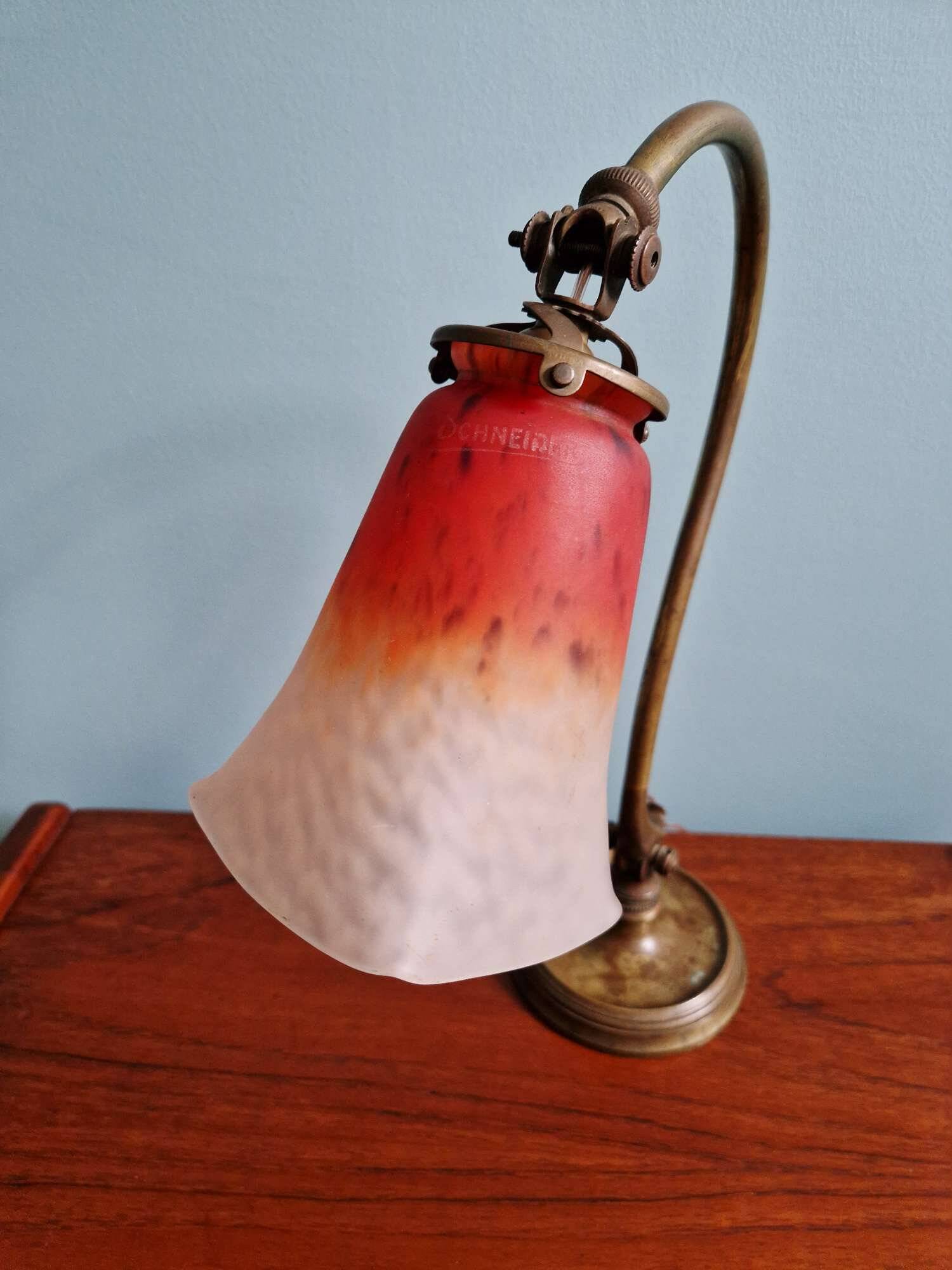 Lampe de bureau art déco en bronze et tulipe signée Schneider, années 1920