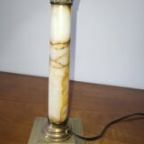 Lampe à poser en marbre et laiton