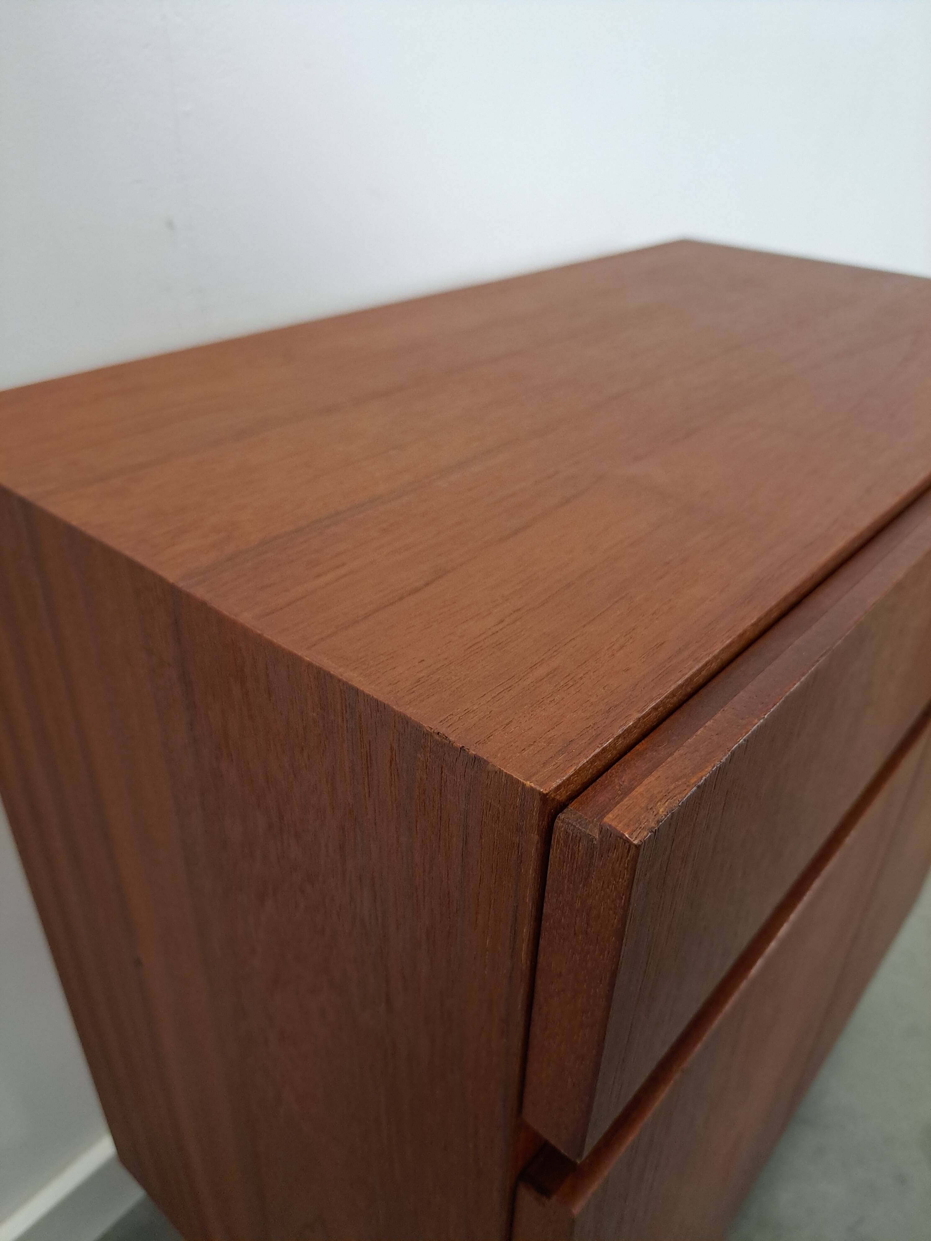 Teak fineer kastje met lades, nr. 2