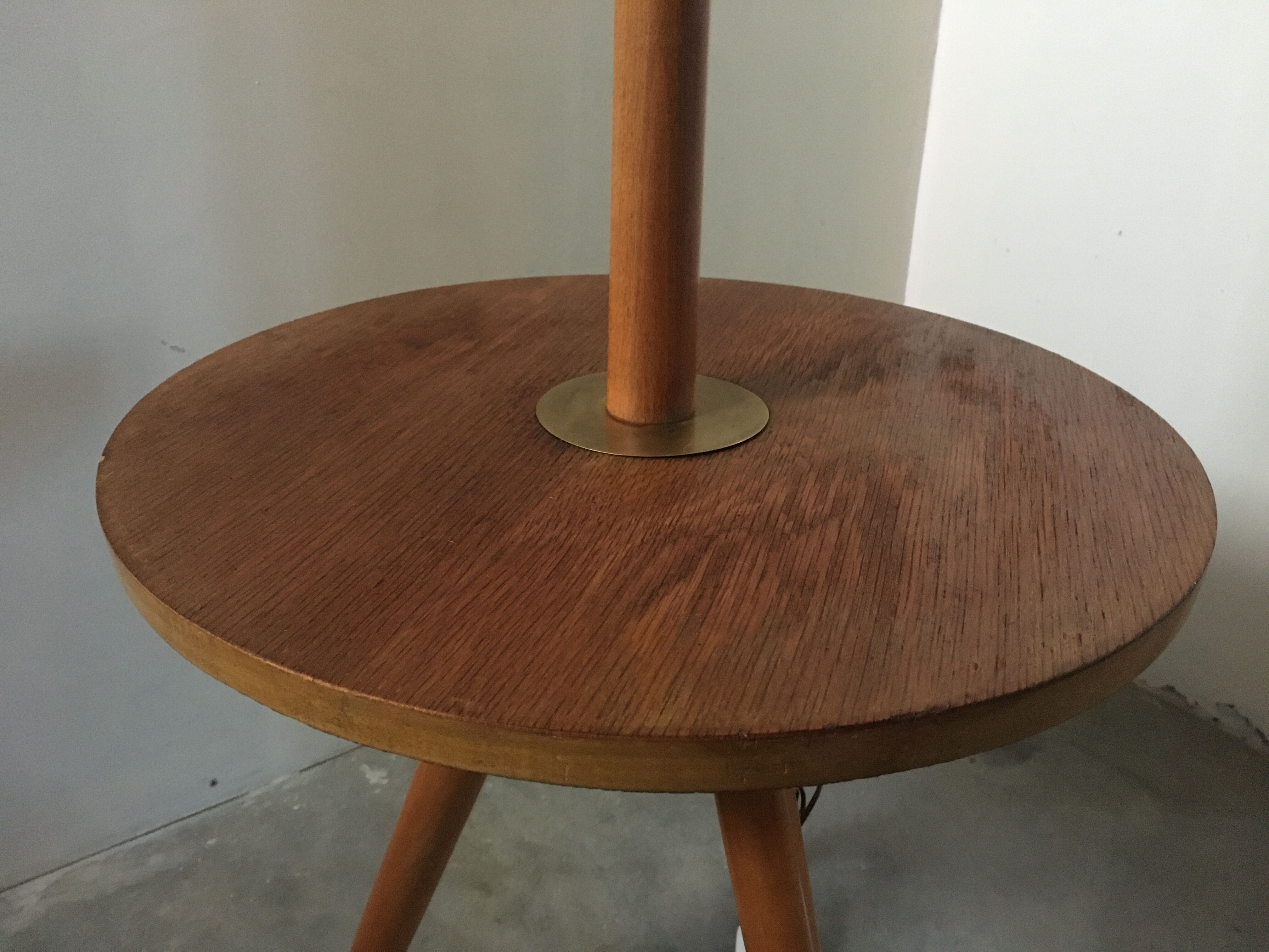 Tripod tablet lamppost