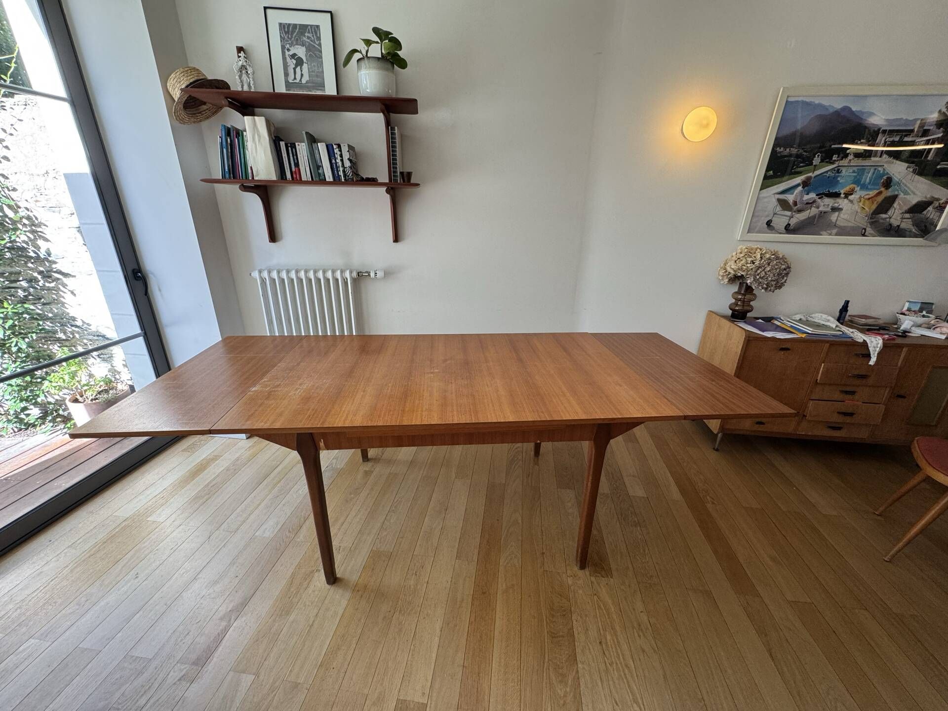 Extendable Scandinavian table