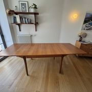 Extendable Scandinavian table