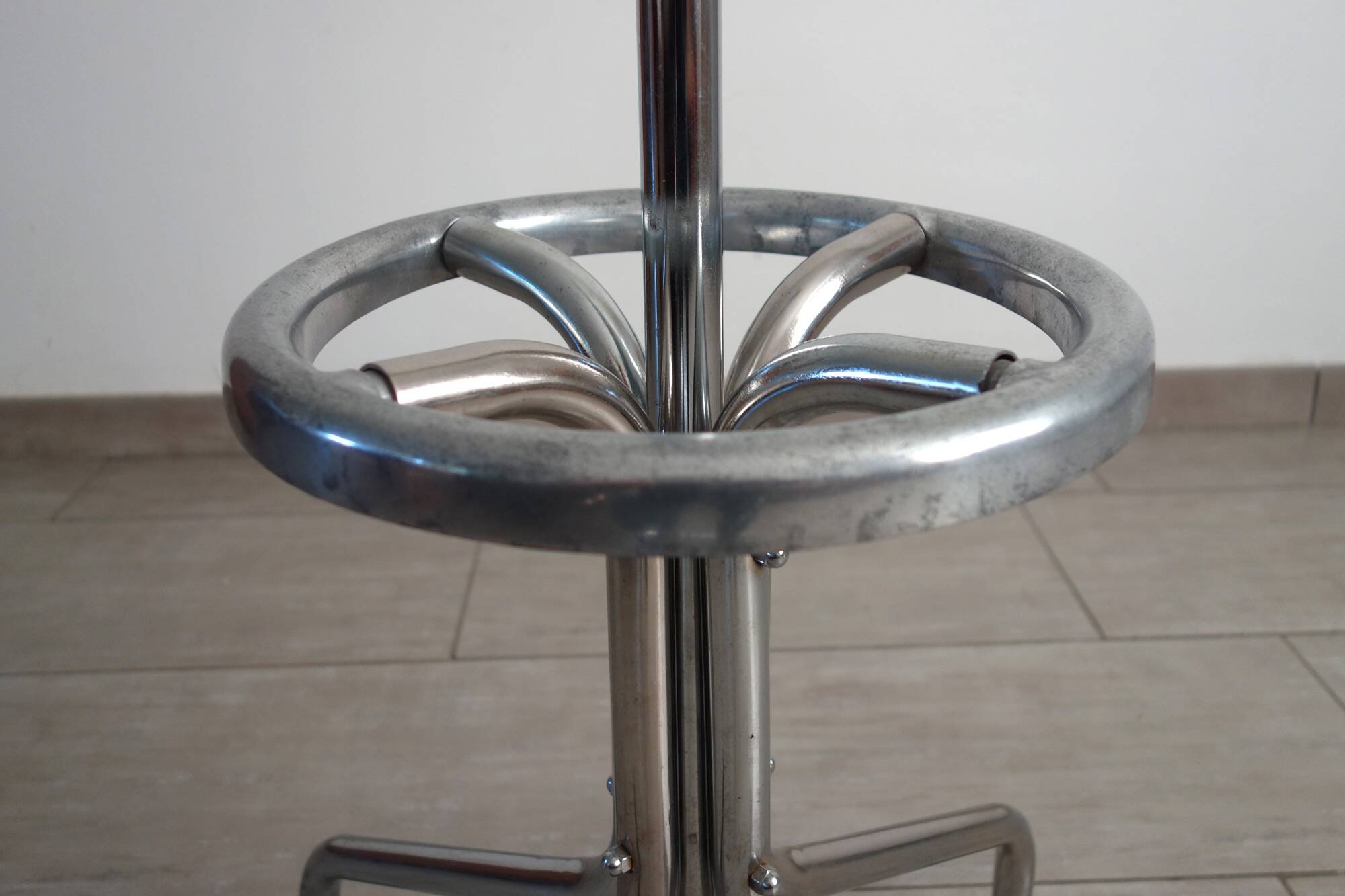 Parrot coat rack, chrome steel, 1970s.