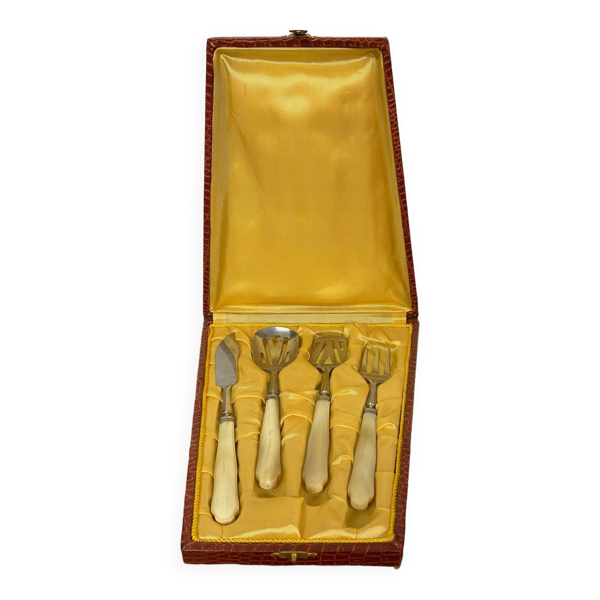 Couverts de service à dessert style art déco dans coffret