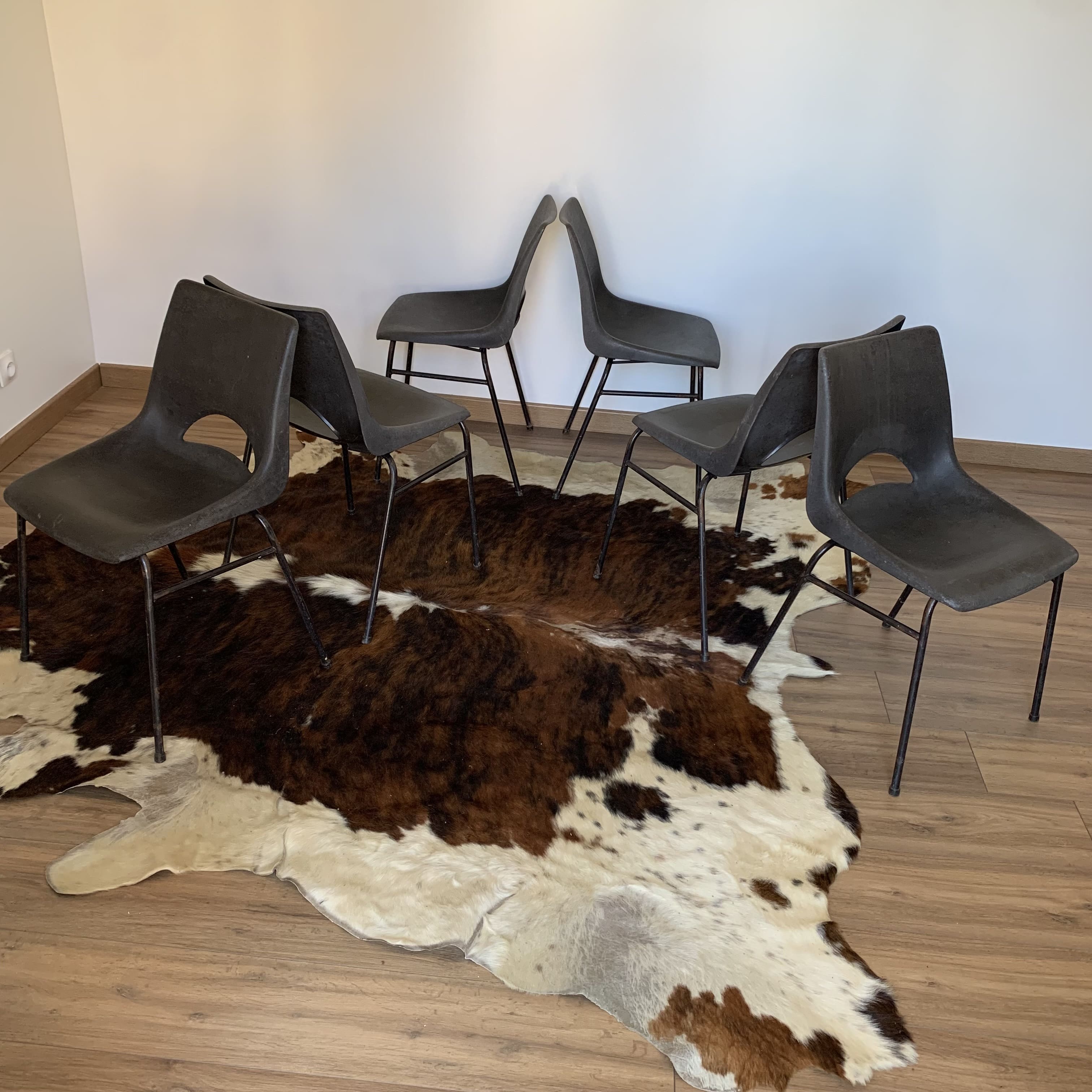 Set of 6 chairs plastic shell brand Sitting