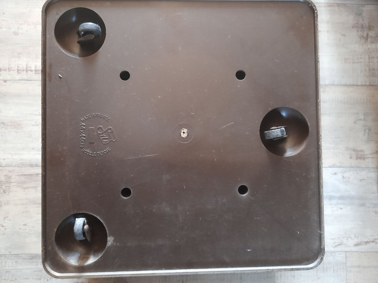 Flower box with water reserve year 1980