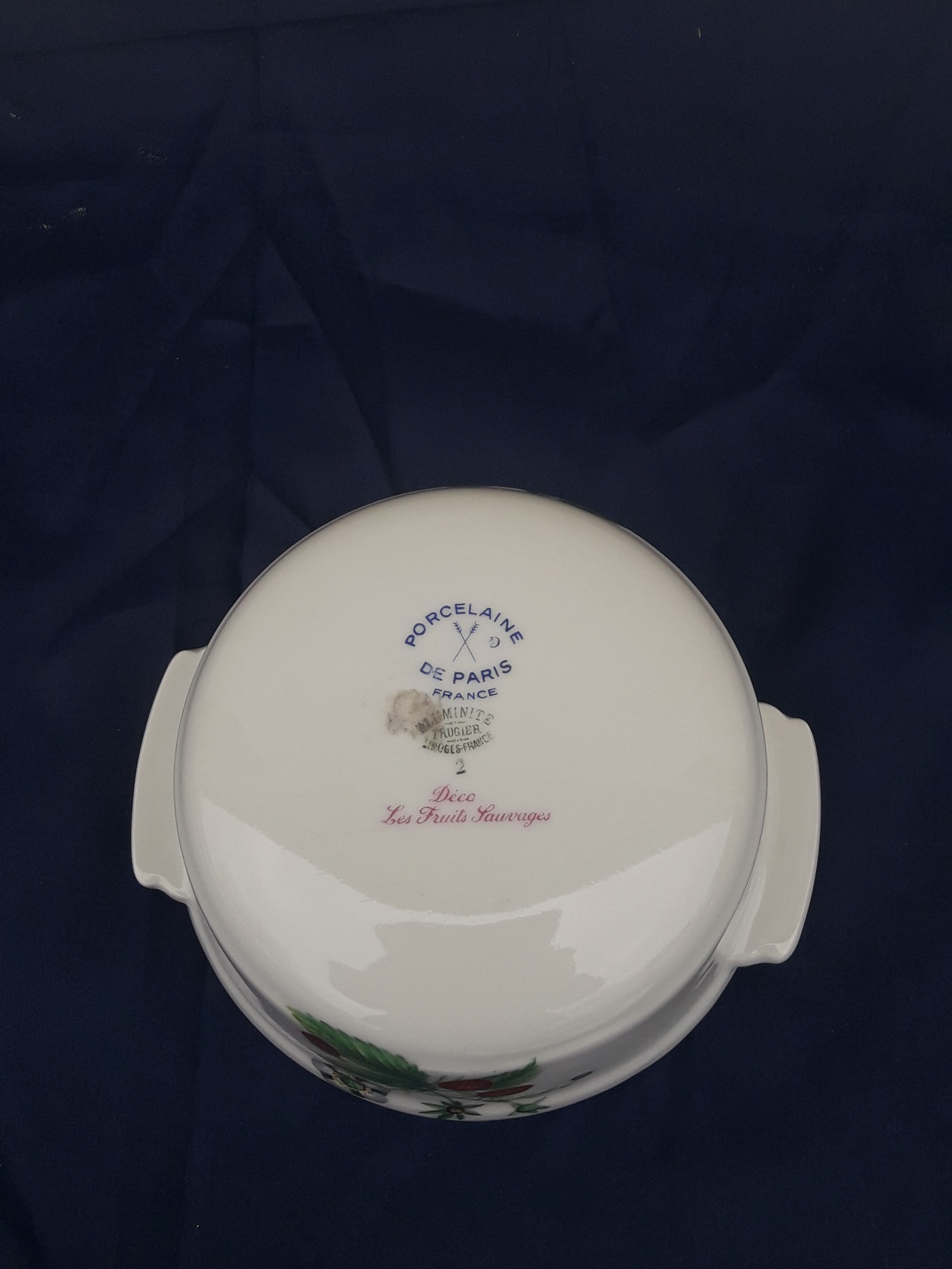 Sucrier en porcelaine de Paris modèle Fruits rouge Aluminite Frugier diam 12,5 cm