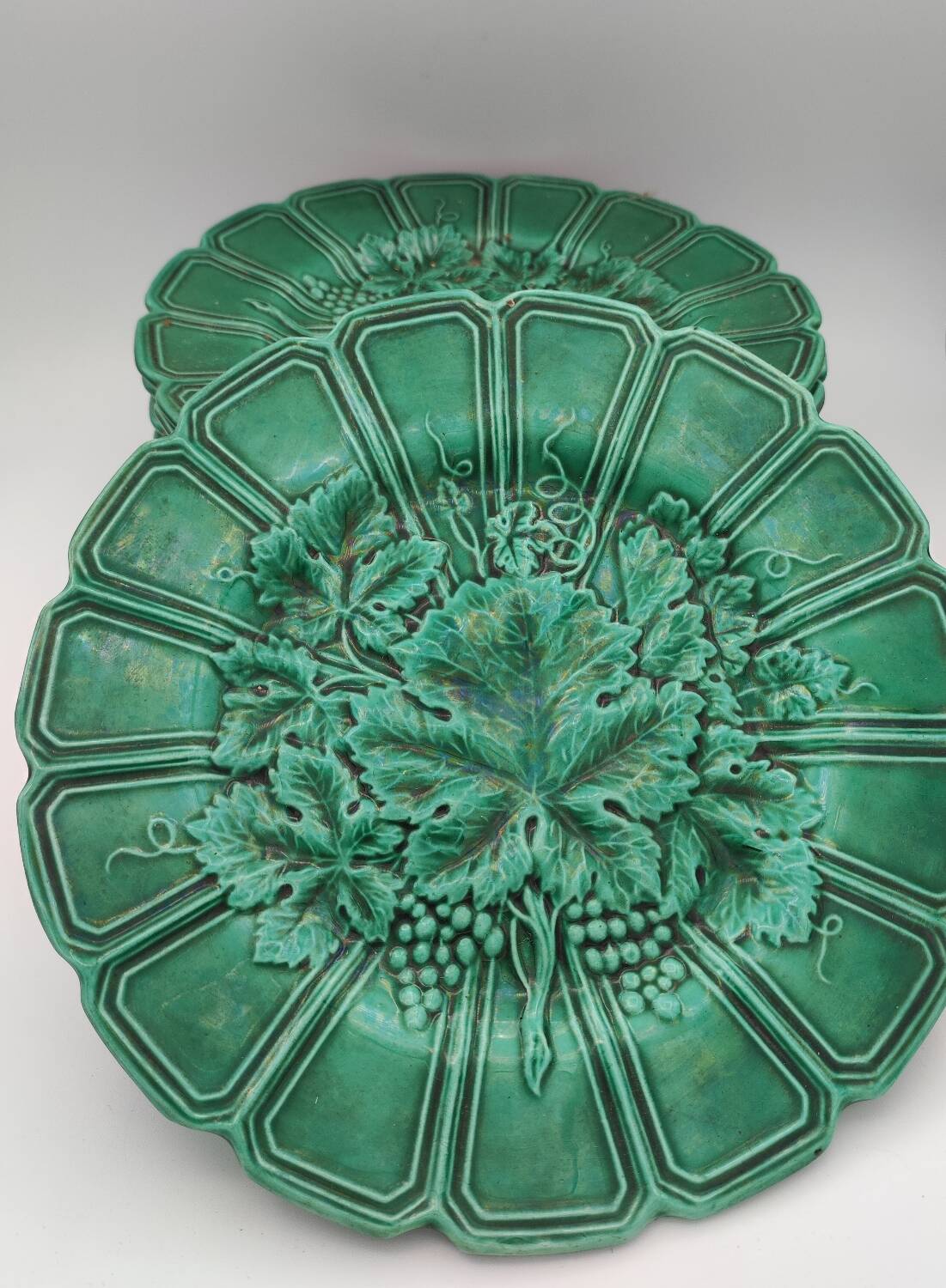 10 ceramic plates with vine decor