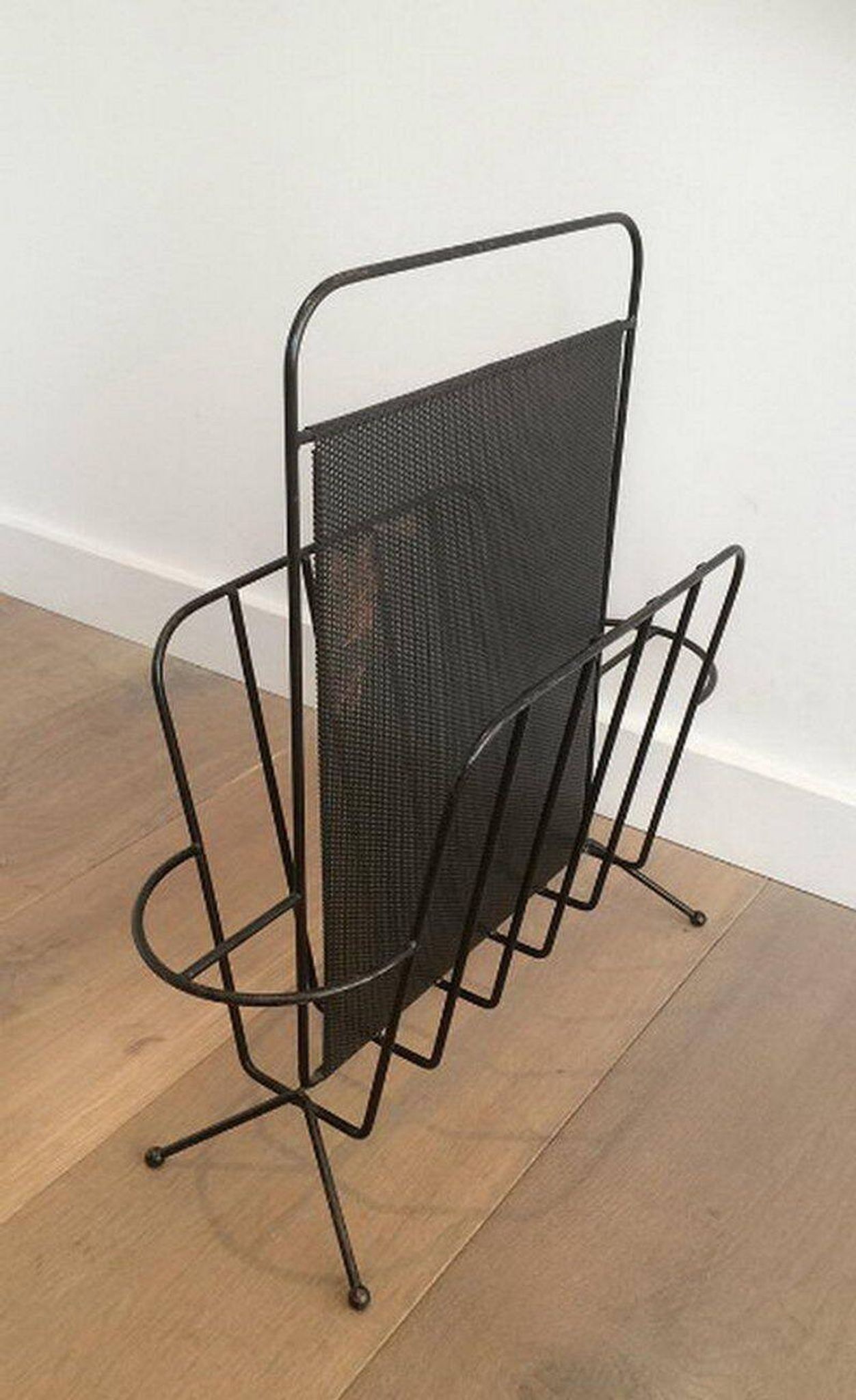 Mathieu Matégot. Porte-revues. Vers 1950
