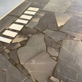 Ancienne table basse en pierre mosaïque design années 70 pied métal vintage