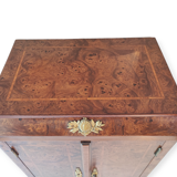 Armoire miniature en noyer Burr